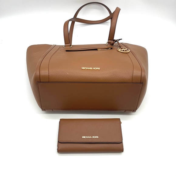 Michael Kors Large Carine Tote Bag & Trifold Wallet - Picture 5 of 13